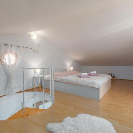 Apartment Leni Near Beach Porec Exterior photo